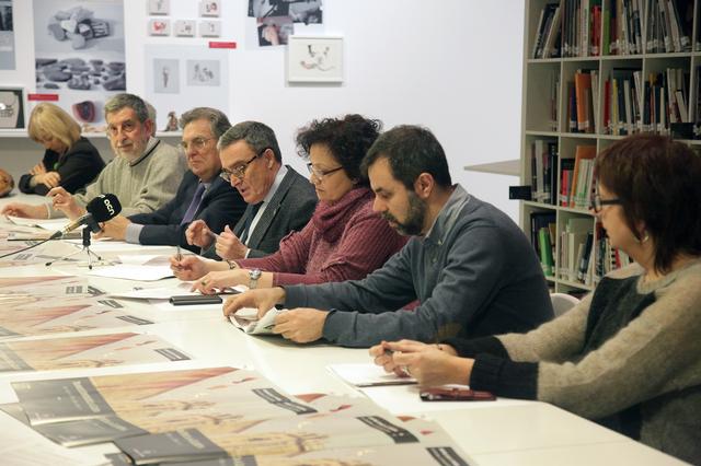 L’alcalde de Lleida, Àngel Ros, ha presidit aquest dimecres la presentació de l’exposició ‘Transició Democràtica a Lleida’ 