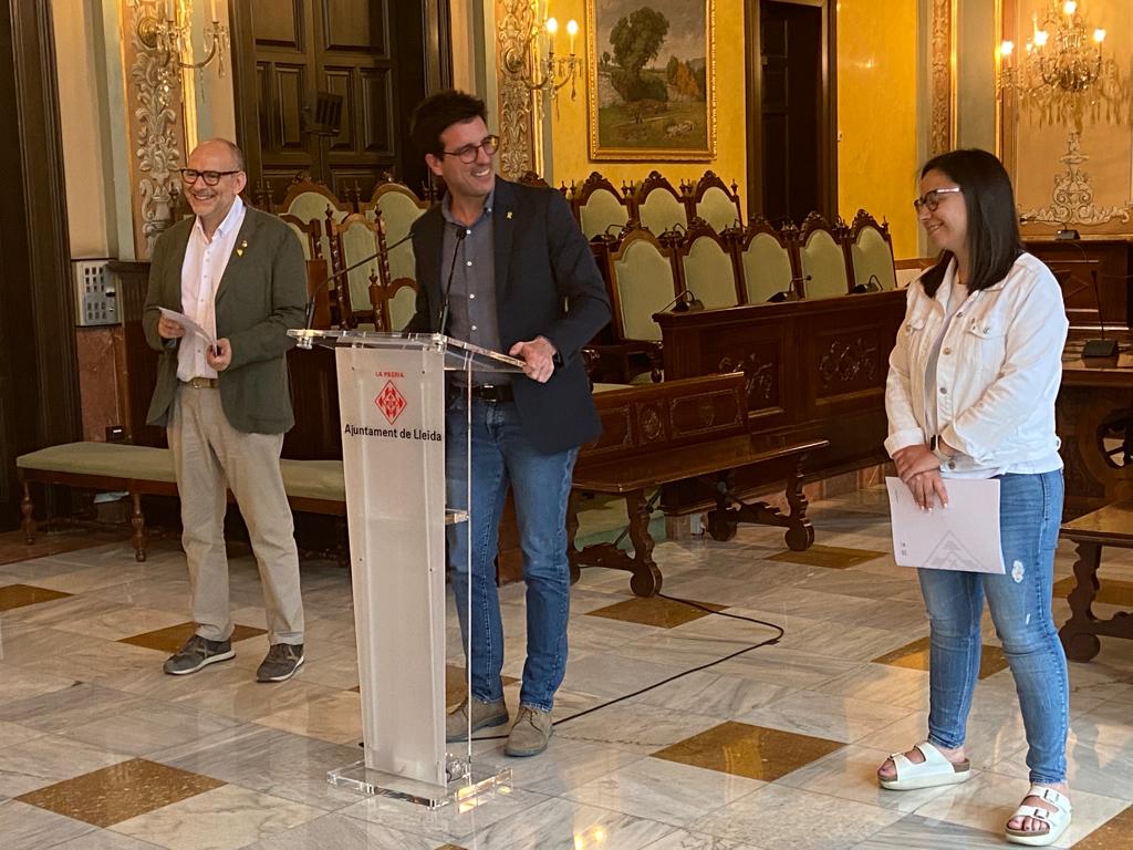 L'alcalde accidental Toni Postius, la tinent d'alcalde Jordina Freixanet i el regidor Jaume Rutllant han informat de la concessió de les subvencions