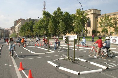Circuit de bicicletes a la Rambla d'Aragó.