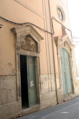 Façana de l'antiga església de Sant Pau, al carrer La Palma.