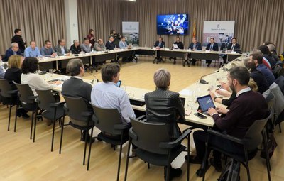 Els integrants de la Plataforma per la millora de la línia de tren Lleida-Manresa, en la reunió que s'ha celebrat aquest dimarts.