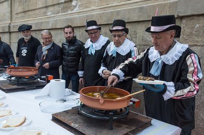 Tupinada Popular i Pastís per obrir el Carnaval de Lleida 2020.