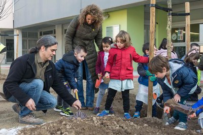 La primera de les plantacions ha tingut lloc a l'Escola Països Catalans.