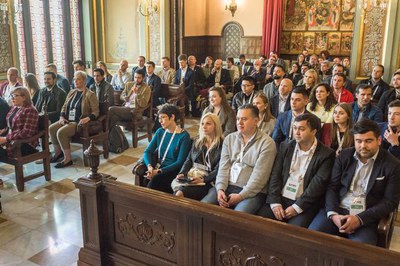 L'alcalde, Miquel Pueyo, ha rebut a la Paeria els i les participants de la trobada internacional d’empreses del sector de les telecomunicacions a Lle….