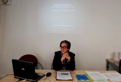 L’arquitecta i compositora, Anna Bofill Levi, ha estat l’encarregada d’impartir el taller sobre urbanisme amb criteris de gènere.