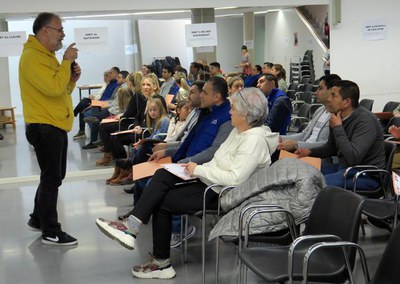 El professor de l'Aula de Teatre Jaume Bello ha estat un dels animadors de la jornada.