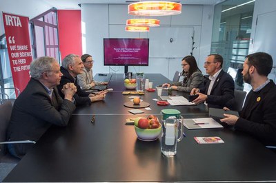 Un moment de la reunió amb l'equip directiu de l'IRTA.