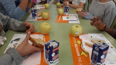 Els Esmorzars Saludables de la Paeria arriben aquesta edició a uns 1.200 alumnes de 17 centres educatius de la ciutat.