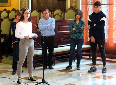 Dos alumnes han explicat com van viure el projecte solidari a Gàmbia.