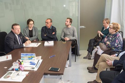 La trobada amb els representants de la Federació de Cases Regionals de Lleida ha tingut lloc a la seu de l 'entitat, al carrer Major..