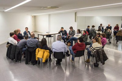 Els usuaris han celebrat una assemblea abans de la trobada institucional.