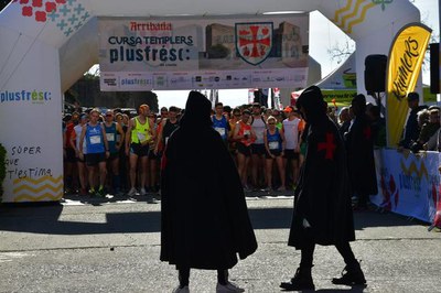 Caricaturització dels templers en la línia de sortida.