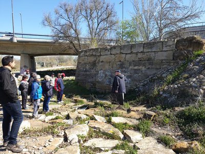 Descobrint vestigis arqueològics com la Séquia de Torres a la canalització.