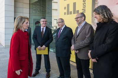 El moment de l'arribada de la consellera, Mariàngela Vilallonga.