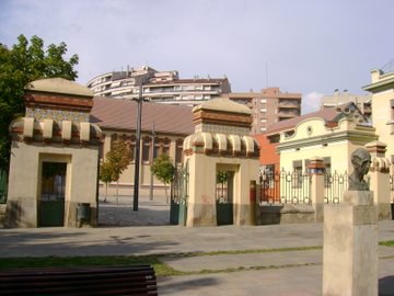 El Teatre Municipal de l'Escorxador va obrir les seves portes el 8 d'octubre de 1998 i es va inaugurar el 26 de febrer de 1999.