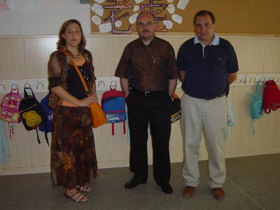 Ramon Camats i Pilar Castillo amb el director del CEIP Joc de la Bola.