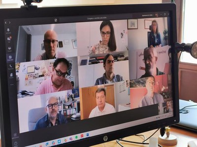 Part dels participants en la reunió d'avui entre la Paeria i els comerciants..