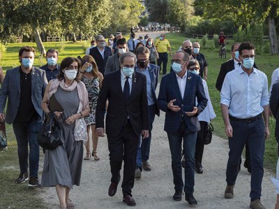 El paer en cap i el president arribant al parc de la Mitjana on s'ha celebrat l'acte.