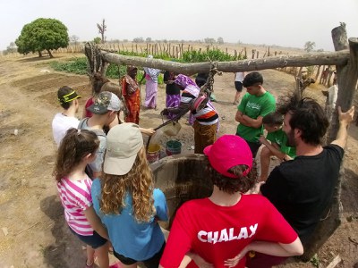 El conveni de col·laboració amb Alpicat Solidari inclou la visita sobre el terreny a Gàmbia..