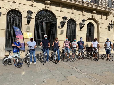 La pedalada tècnica ha tingut el punt de partida a la Paeria, encapçalada pel primer tinent d'alcalde i el regidor de Mobilitat.