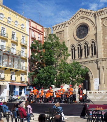 Concert de la Cobla Contemporània a la plaça Sant Joan.