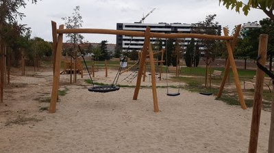 Acabades les obres de construcció d’un nou parc infantil al Parc Joan Oró, després de la sanció al contractista pel retard injustificat en el desenvo….