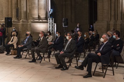 Diverses autoritats locals han assistit a l'acte de distinció com a Fill Predilecte de la ciutat de Lleida a Josep Vallverdú.