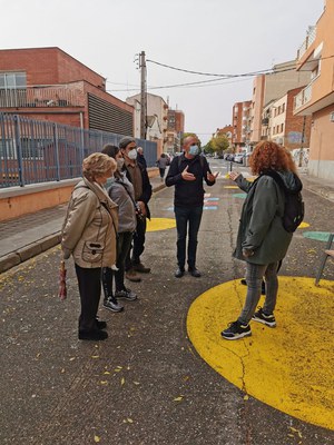 La visita ha permès comprovar les principals necessitats de la mà de veïnes i veïns..