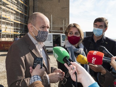 El regidor Jaume Rutllant i la directora general del Patrimoni han explicat els projectes per a la rehabilitació del monument.