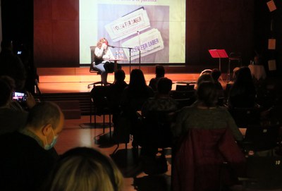 El regidor de Cultura, Jaume Rutllant, ha assistit a la presentació del projecte de l'artista de la Seu d'Urgell.