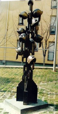 L'escultura 'Els Plors de la Terra' en la seva anterior ubicació al Centre Històric.