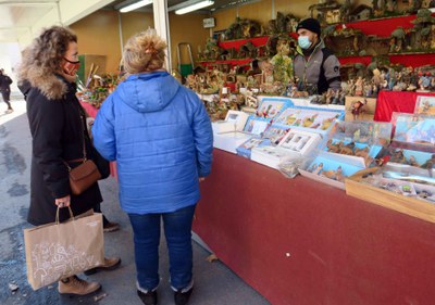 En horari de 10 del matí a 2/4 de nou del vespre, el mercat estarà obert al públic fins al 24 de desembre.