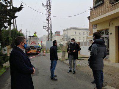 Visita de Toni Postius i el regidor Joan Ramon Castro a les obres al carrer Periodista Trapa.