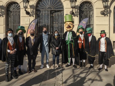 Les autoritats municipals han rebut l'Home dels Nassos a la Paeria..