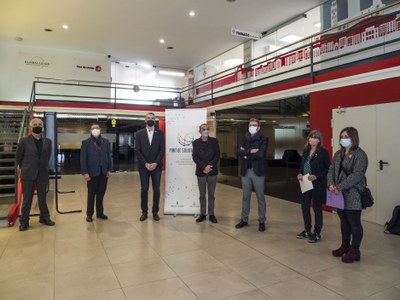 La visita institucional, al vestíbul de l'edifici de Mercolleida..