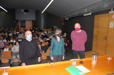 L’exdiputat Josep Pau, la tinent d'alcalde Sandra Castro i l’historiador Xavier Casals han participat en l'acte d'avui.