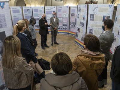 Exposició “Dones resistents i deportades”, al Pati de la Paeria, sobre la resistència i deportació femenina a través d’històries, textos i dibuixos p….