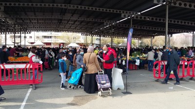 Els voluntaris informaran clients i paradistes dels mercats ambulants durant tot el mes de març.