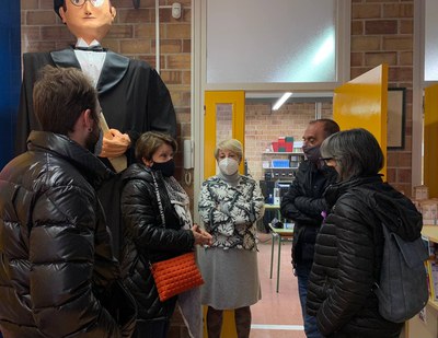 L'alcalde de Lleida ha saludat el professorat del ZER Antoni Bergós.