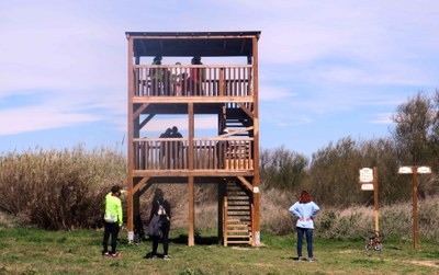 Una de les torres d'observació permet contemplar la diversitat de flora i fauna de la zona.