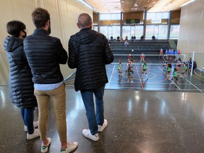 Al Pavelló Juanjo Garra han presenciat un partit de vòlei femení.