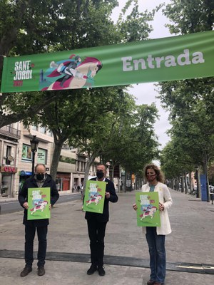 La Paeria habilita l’avinguda Francesc Macià perquè el sector professional del llibre i de les flors puguin instal·lar les seves parades.