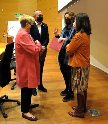 L'alcalde, amb la secretària general de la UdL, la consellera de Justícia i la síndica municipal de greuges, Dora Padial, impulsora de la jornada.