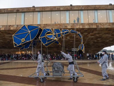 La plaça de La Llotja és un dels espais escollits per espectacles al carrer.