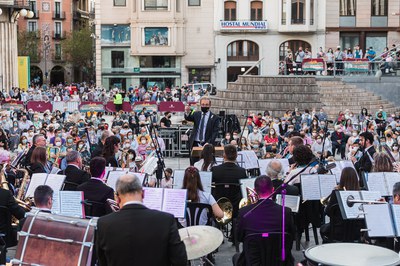 La Banda Municipal de Música ha proposat un recorregut musical per la història del rock en el seu concert de Festa Major.