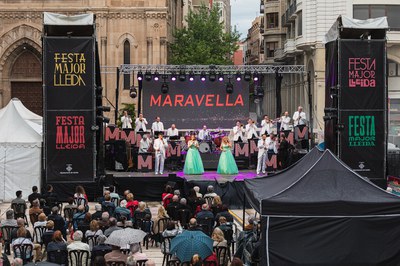 El concert de l'orquestra Maravella a la plaça Sant Joan, un dels més esperats de la Festa Major.