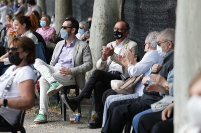 El paer en cap, Miquel Pueyo, ha assistit al concert de Los Mambo Jambo, en el marc dels actes de la Festa Major de Lleida.