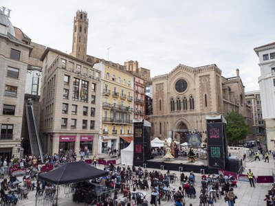 El pregó de Sant Anastasi ha omplert l'espai habilitat pel públic a la plaça.