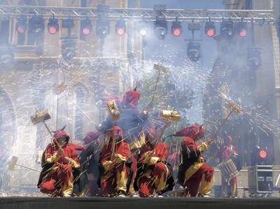 El Ball dels Diables ha estat l'encarregat d'obrir el Ball de Sant Anastasi a la plaça Sant Joan.