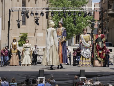 Els gegants sempre són els darrers en intervenir en el ball de Sant Anastasi.